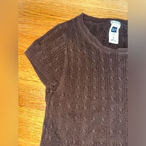 Short sleeve sweater top